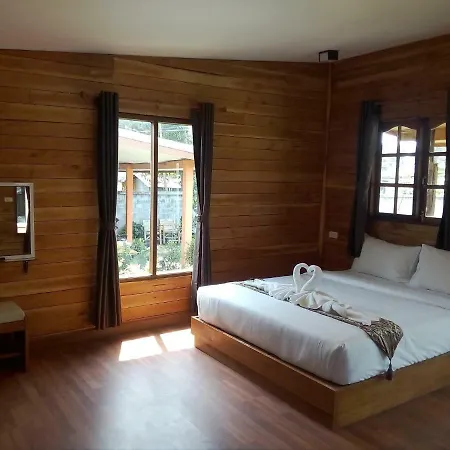 Lanta Private Bungalow Hotel